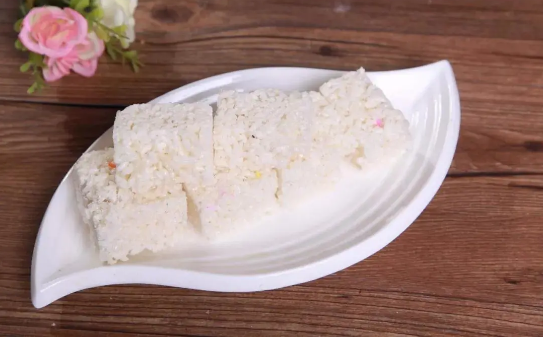 立冬時(shí)節，來(lái)嘗嘗南北特的凍米糕吧