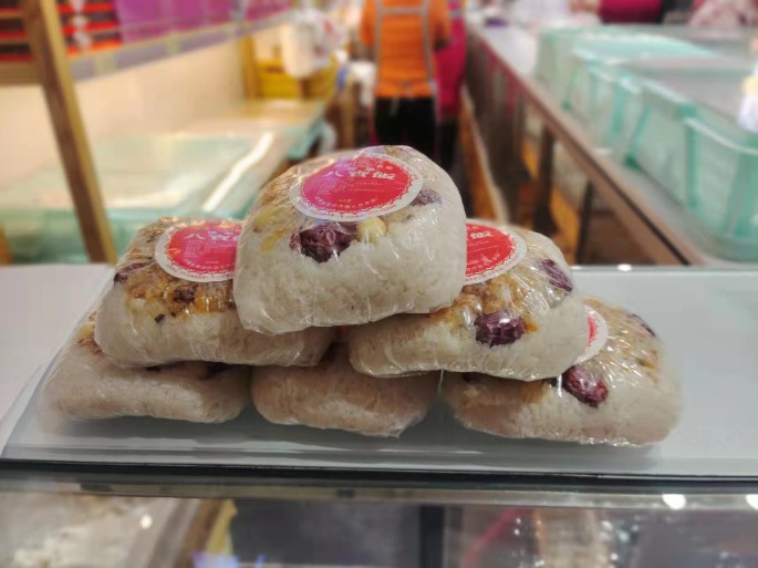 臘八至，八寶到，南北特八寶飯送您福氣滿(mǎn)滿(mǎn)，幸福滿(mǎn)滿(mǎn)