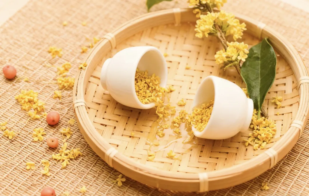 雁城桂花香，酥月映秋光